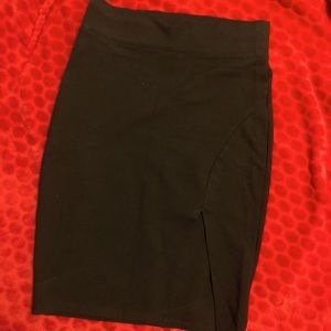 F21 tight/pencil black skirt